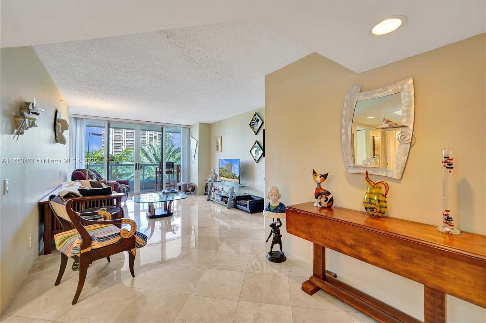 Small Image of 21055 YACHT CLUB DR #507, Aventura Number 3