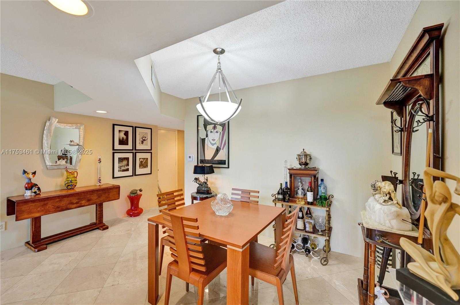 Small Image of 21055 YACHT CLUB DR #507, Aventura Number 6