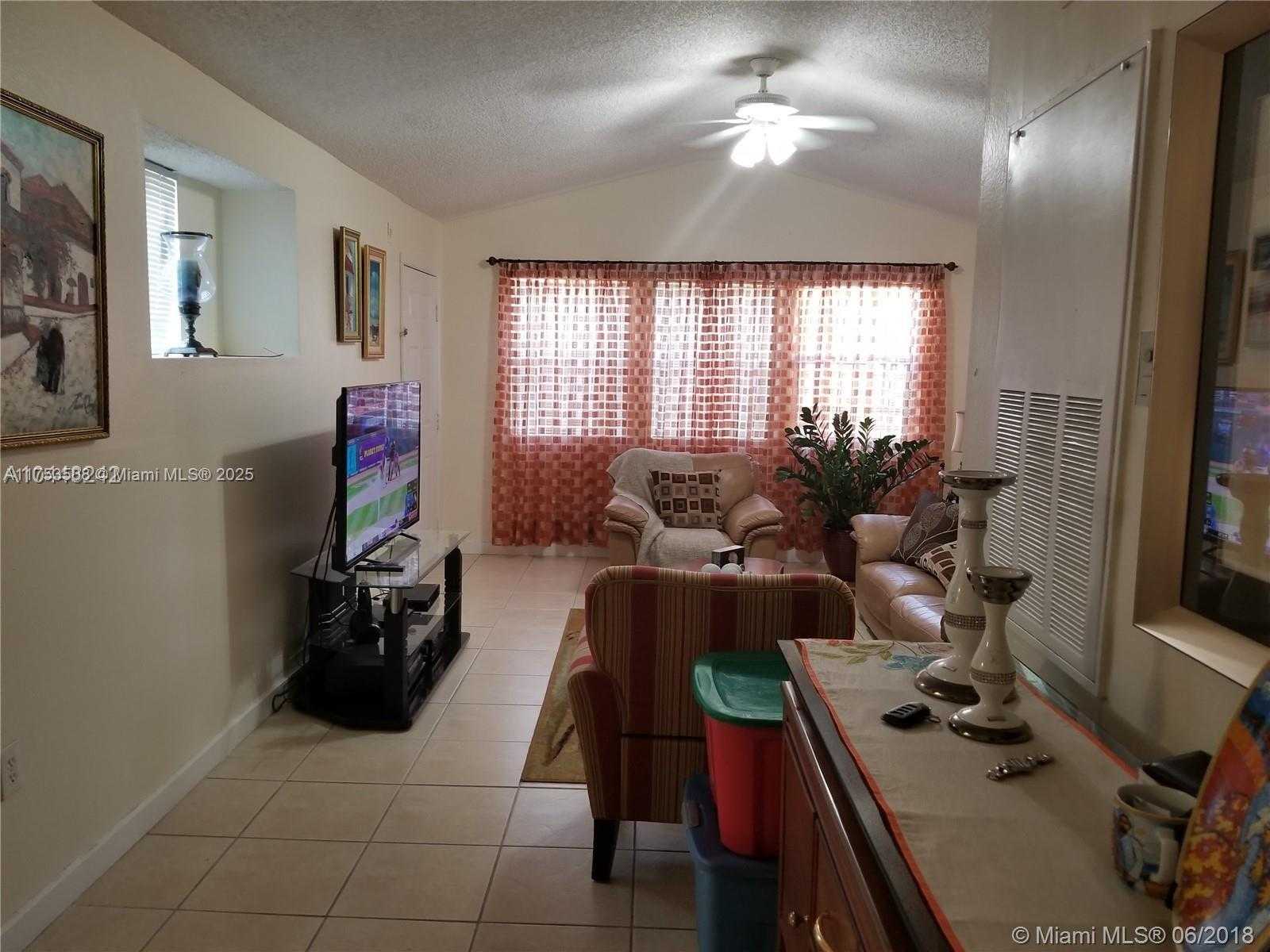 Small Image of 15591 SOUTH WEST 105TH TER #527, Miami Number 4