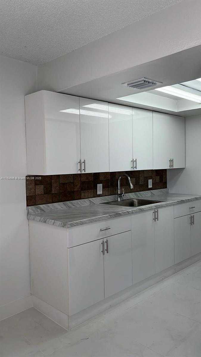 Small Image of 6051 ARTHUR ST #14, Hollywood Number 7