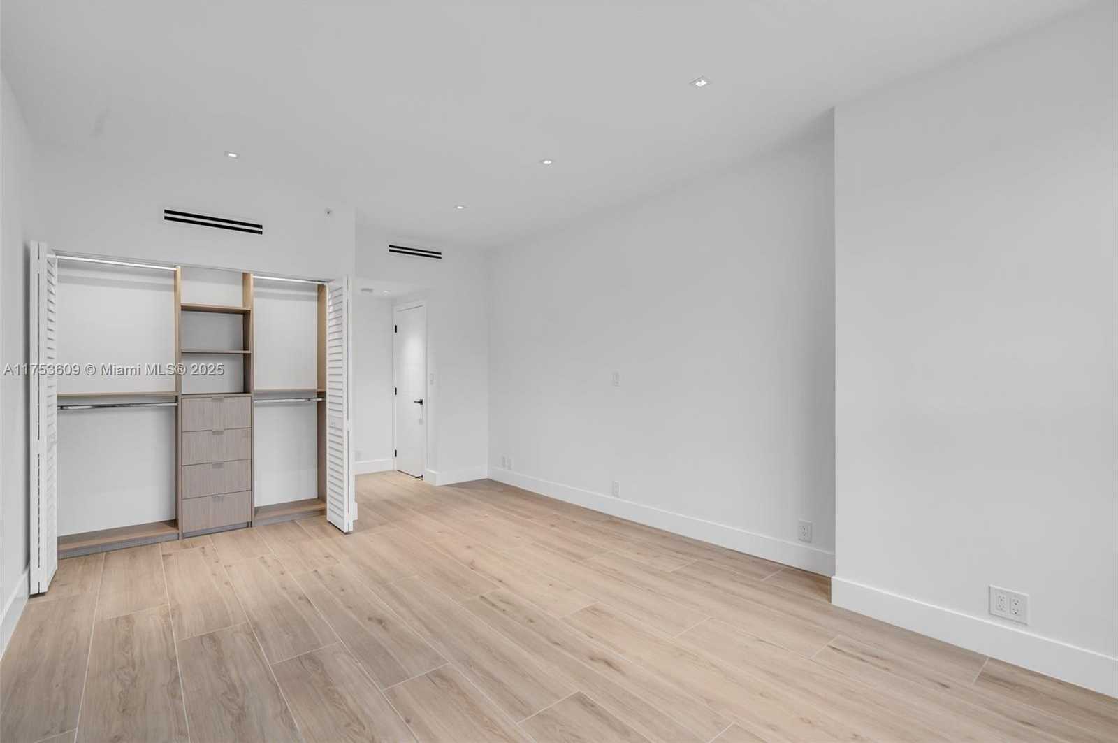Small Image of 251 CRANDON BLVD #1036, Key Biscayne Number 16