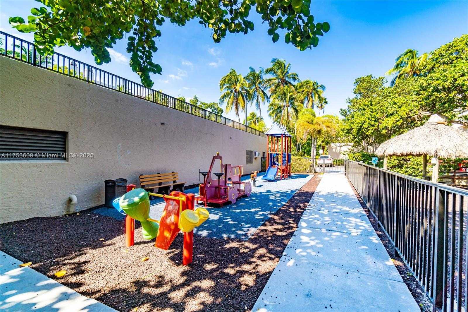 Small Image of 251 CRANDON BLVD #1036, Key Biscayne Number 37