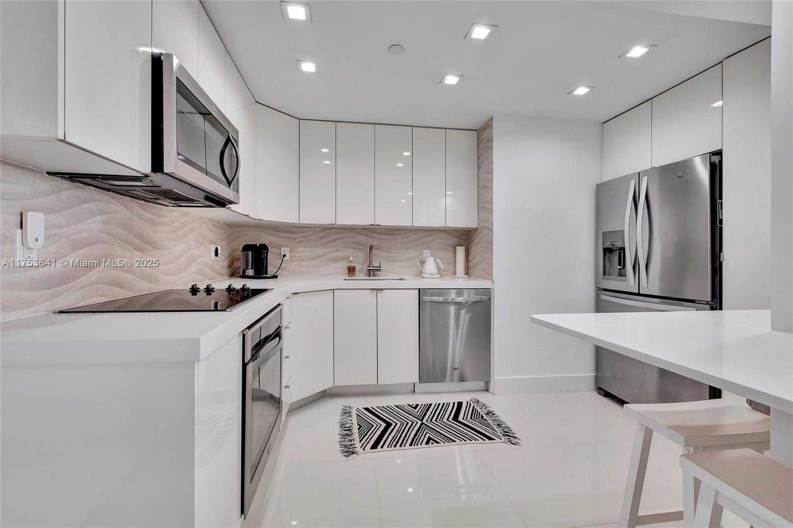 Small Image of 1000 WEST AVENUE #721, Miami Beach Number 17