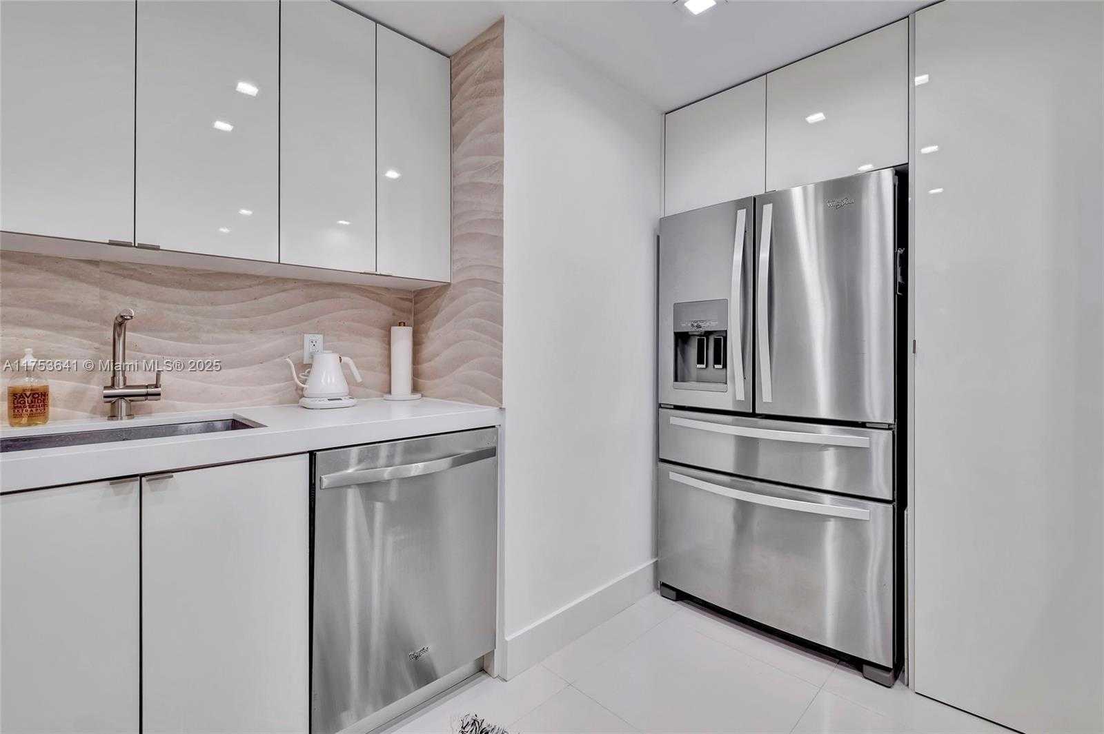 Small Image of 1000 WEST AVENUE #721, Miami Beach Number 18