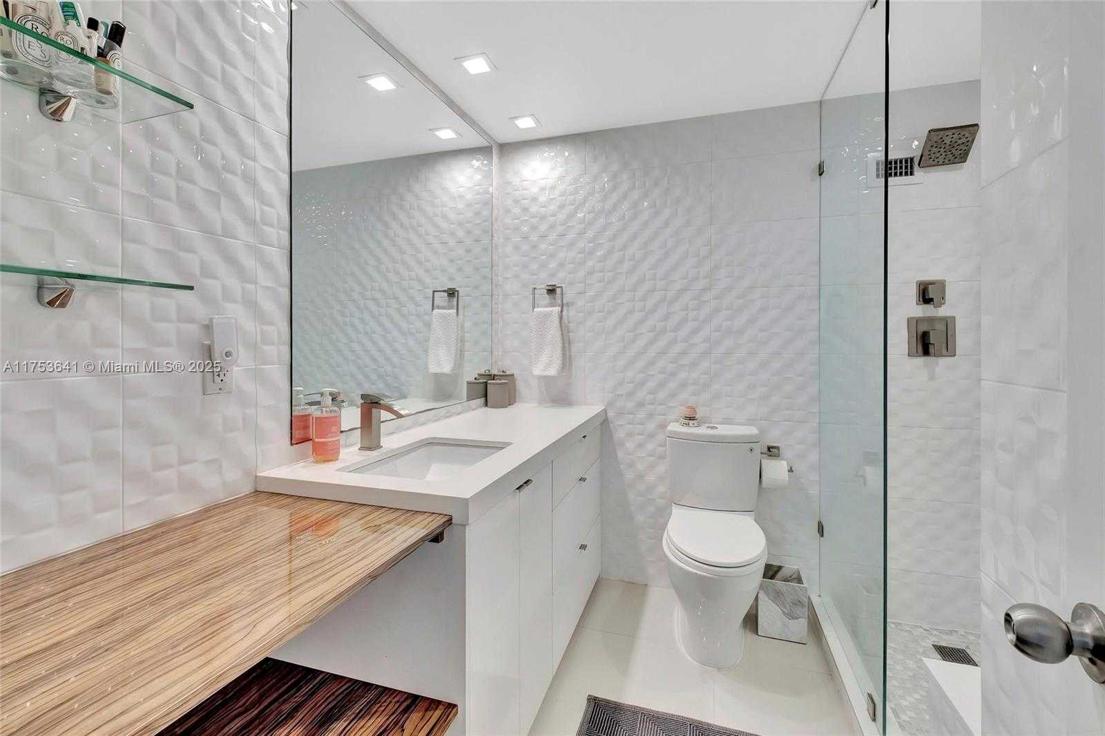Small Image of 1000 WEST AVENUE #721, Miami Beach Number 21