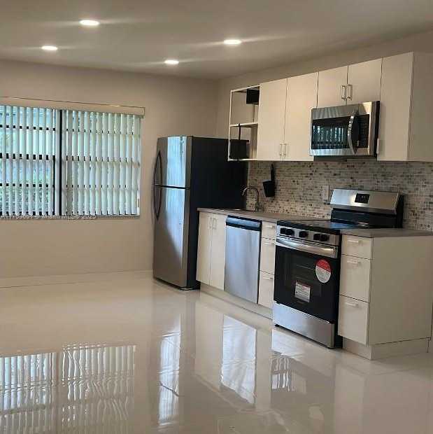 Small Image of 2307 TAYLOR ST #205, Hollywood Number 3