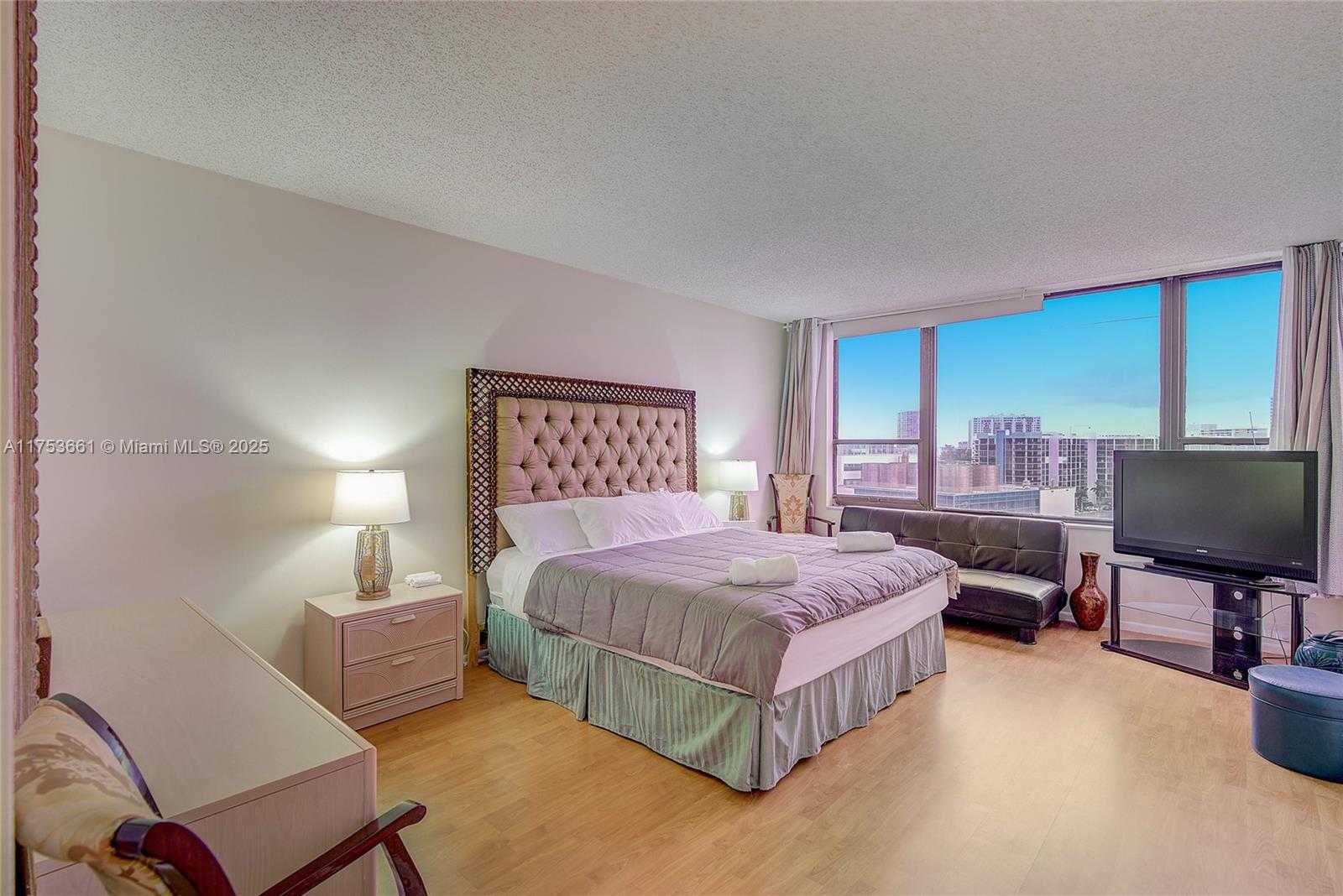 Small Image of 3505 OCEAN DR #905, Hollywood Number 4