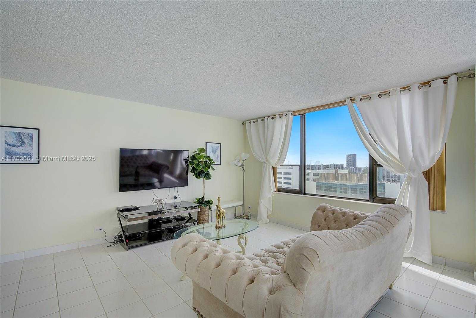 Small Image of 3505 OCEAN DR #905, Hollywood Number 9