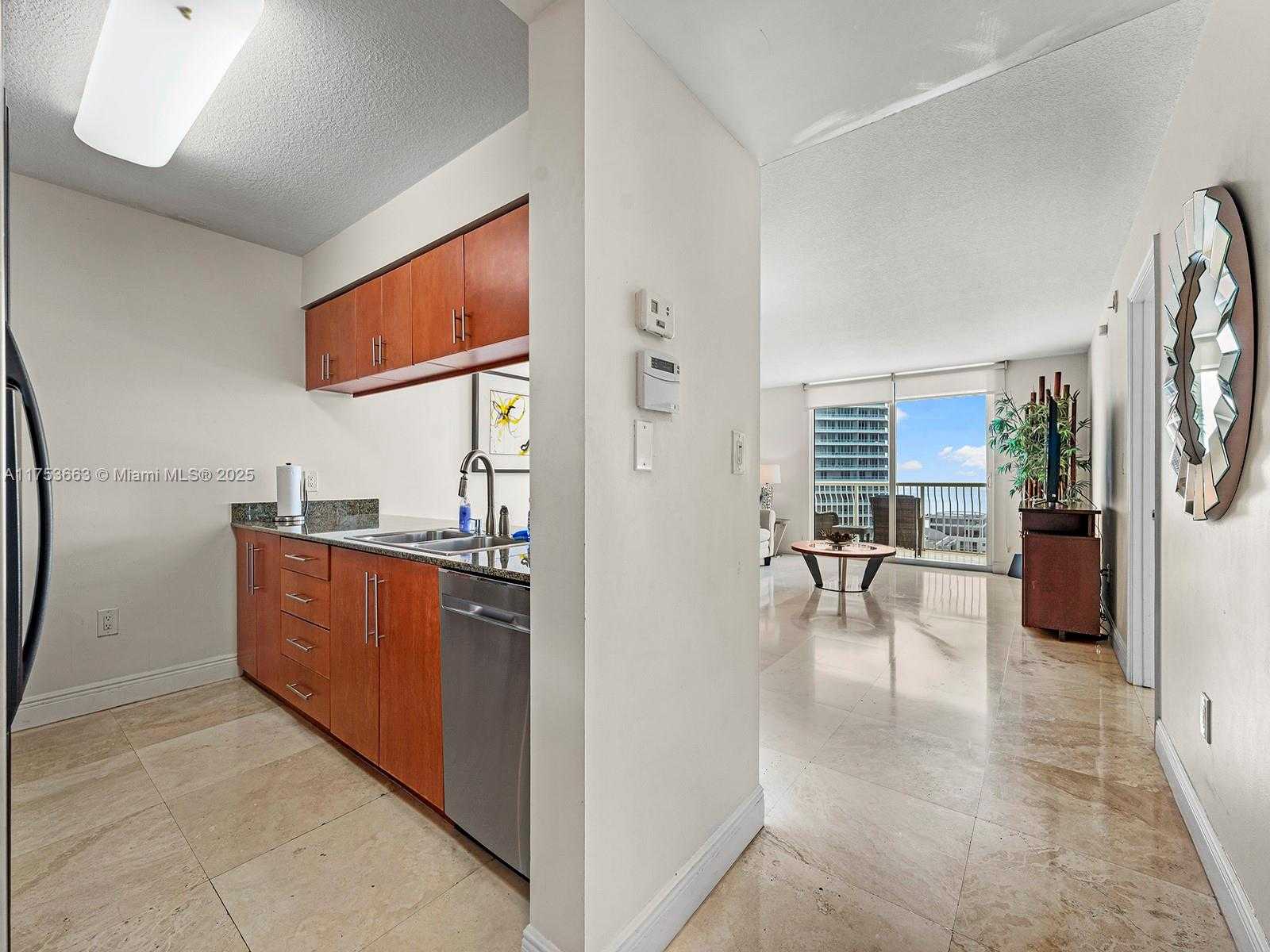 Small Image of 1200 BRICKELL BAY DR #4019, Miami Number 10