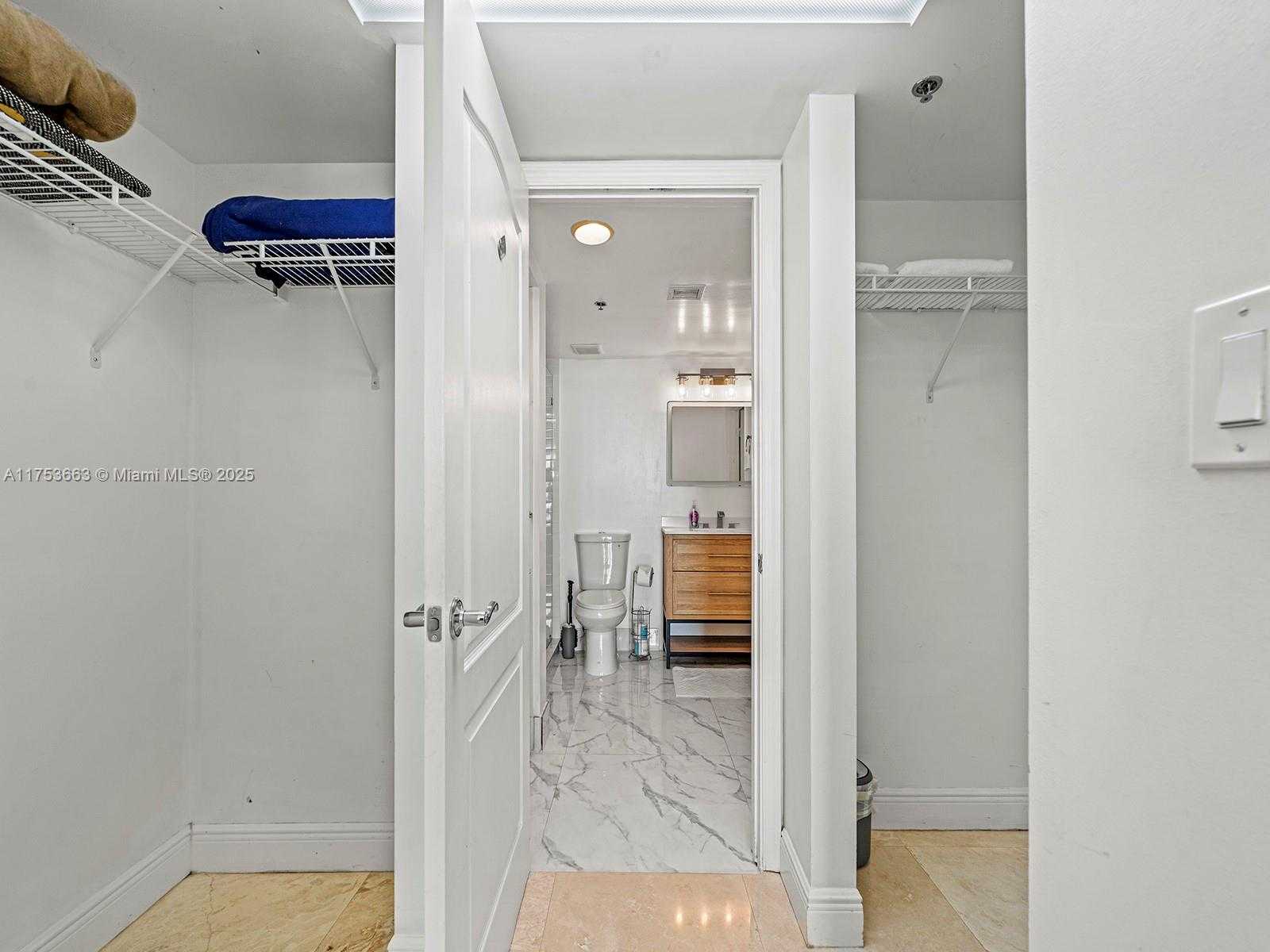 Small Image of 1200 BRICKELL BAY DR #4019, Miami Number 22