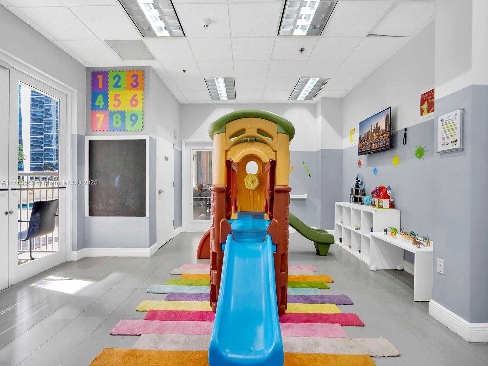 Small Image of 1200 BRICKELL BAY DR #4019, Miami Number 26