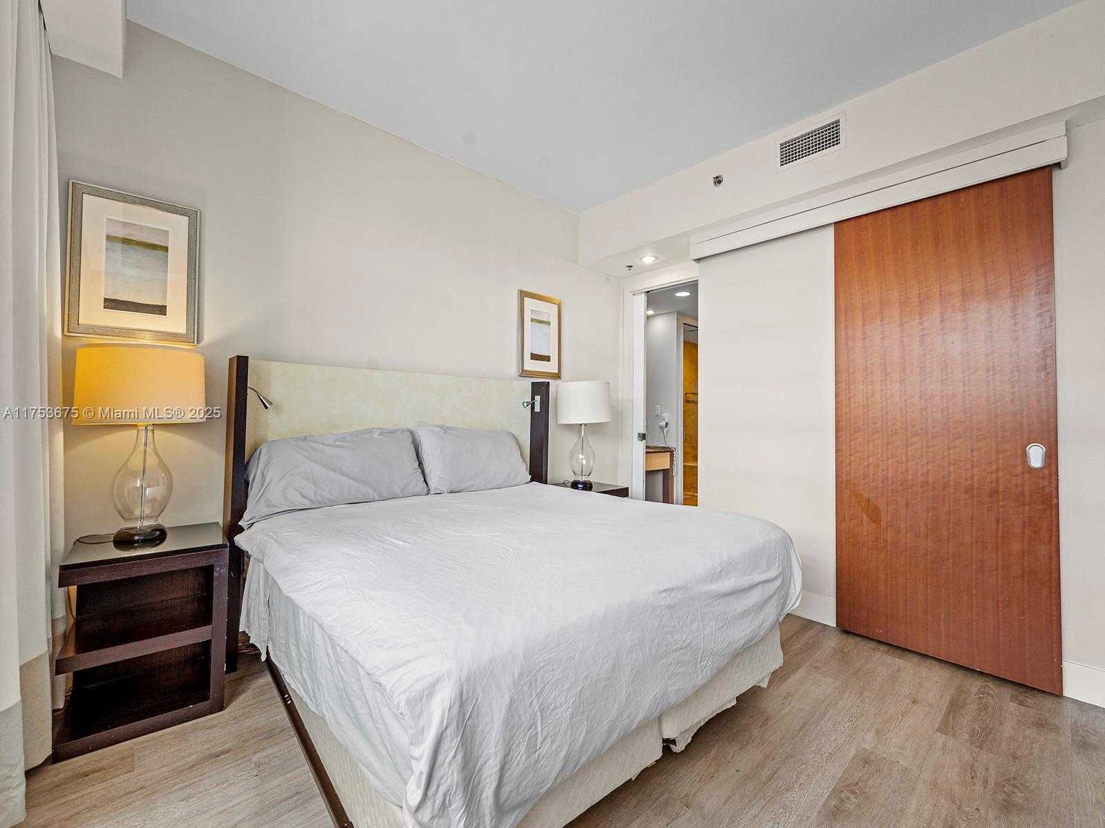 Small Image of 1395 BRICKELL AVE #3310, Miami Number 11