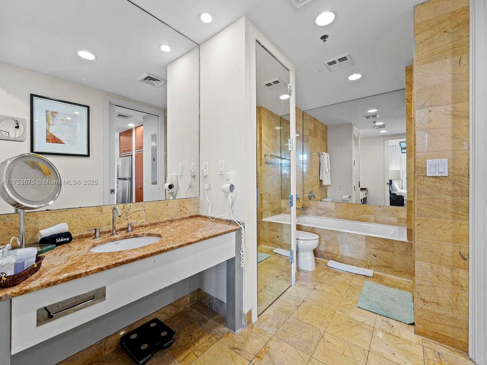 Small Image of 1395 BRICKELL AVE #3310, Miami Number 12