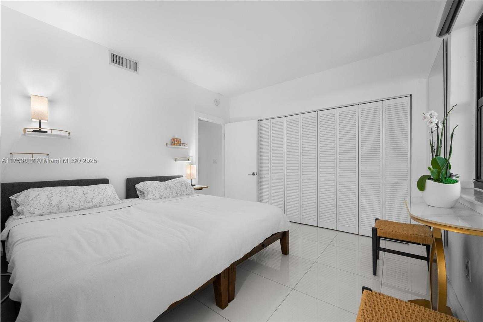 Small Image of 445 POINCIANA DR #1530, Sunny Isles Beach Number 18