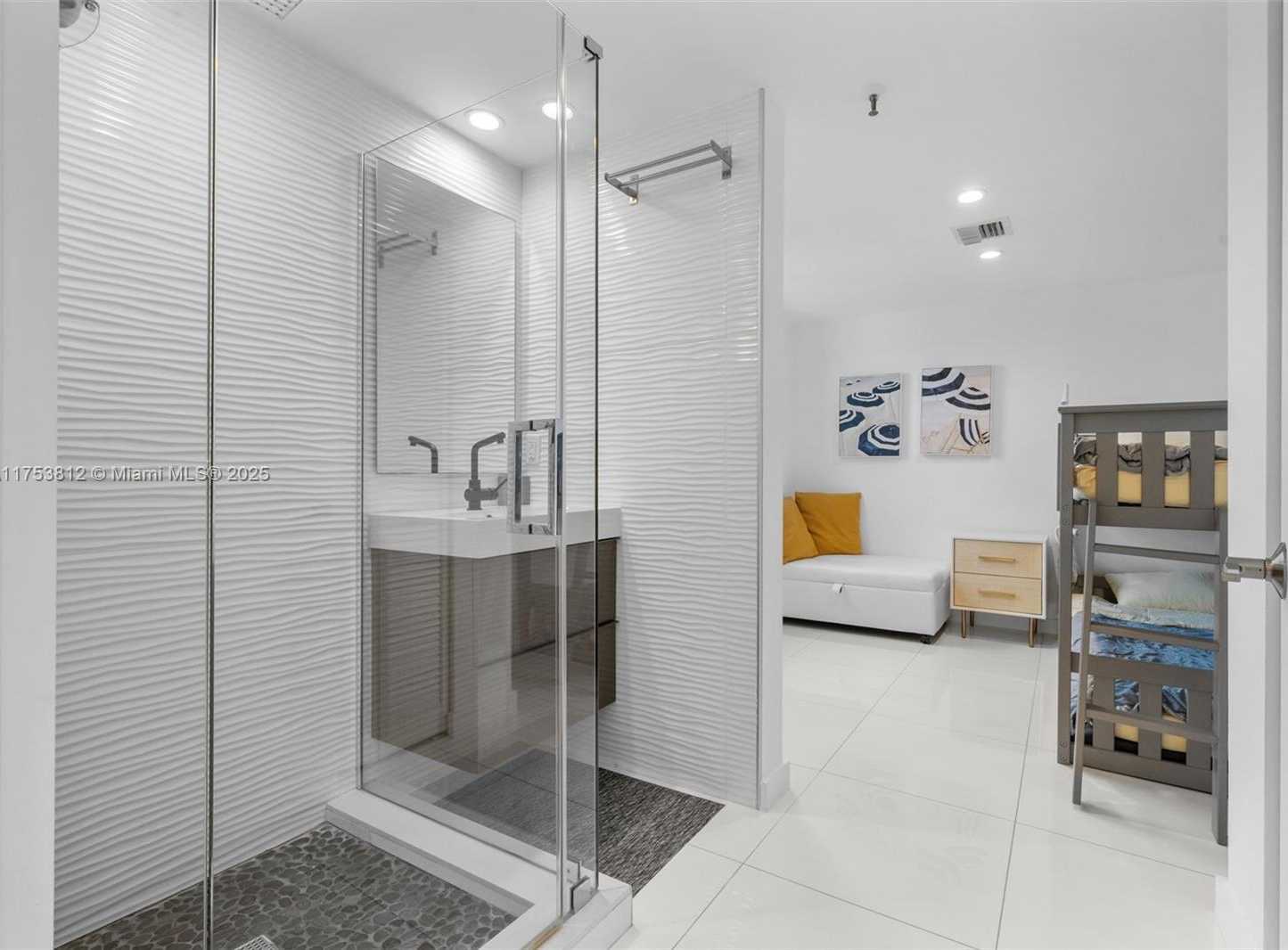 Small Image of 445 POINCIANA DR #1530, Sunny Isles Beach Number 20