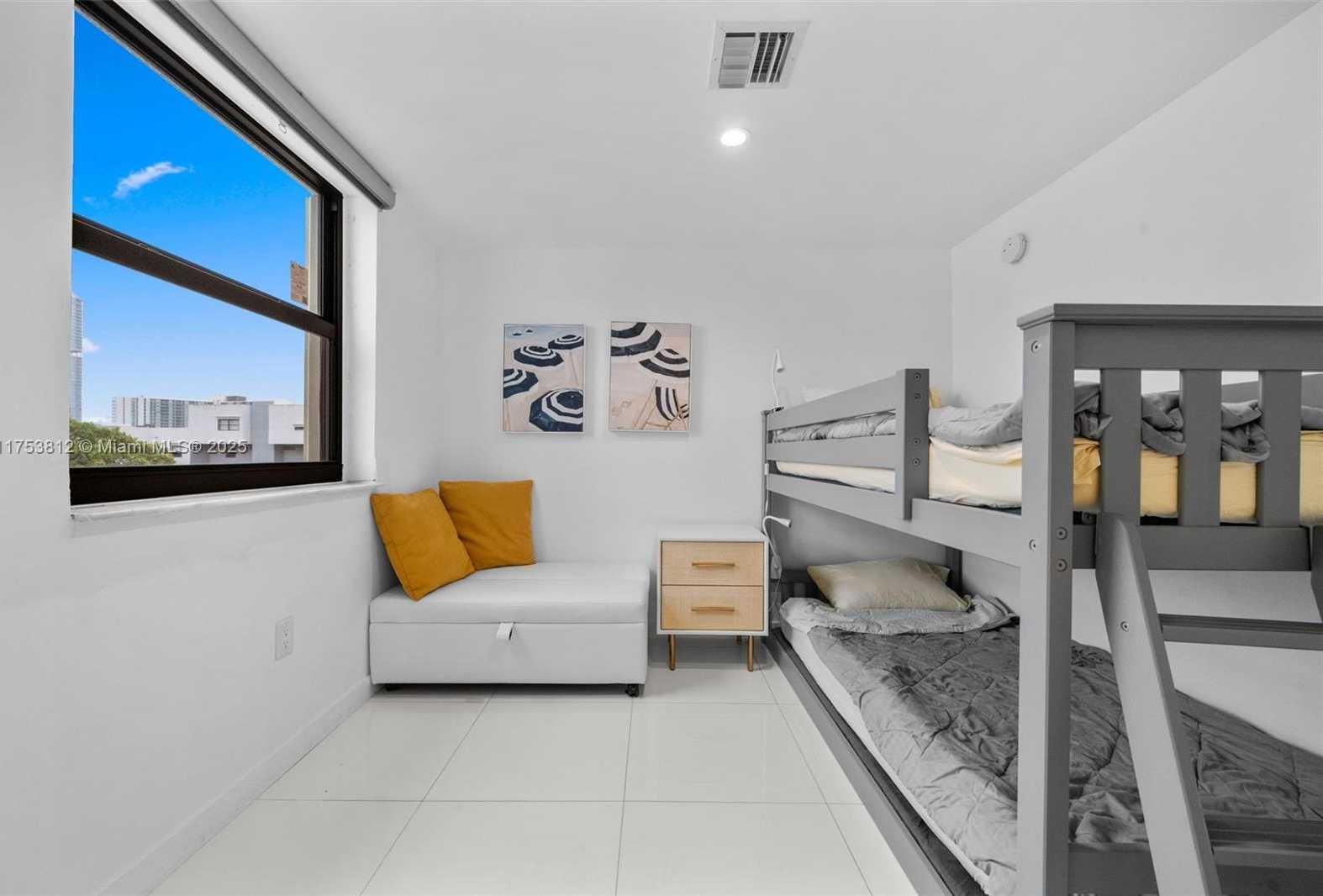 Small Image of 445 POINCIANA DR #1530, Sunny Isles Beach Number 21