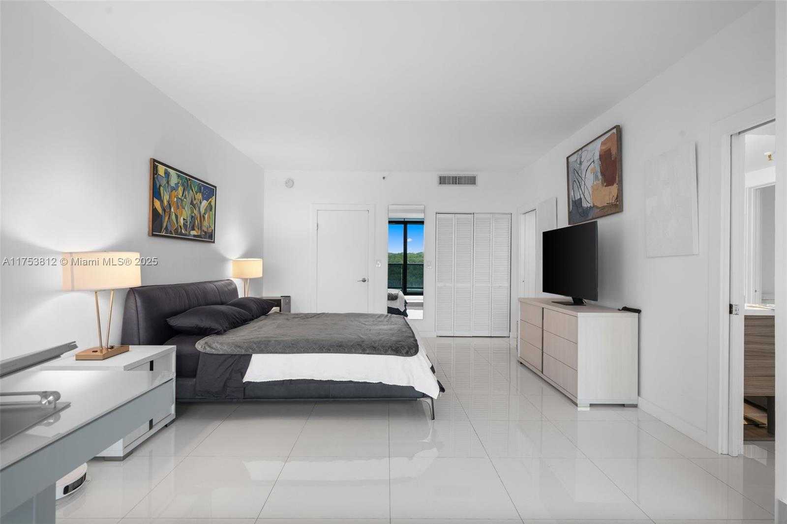 Small Image of 445 POINCIANA DR #1530, Sunny Isles Beach Number 25