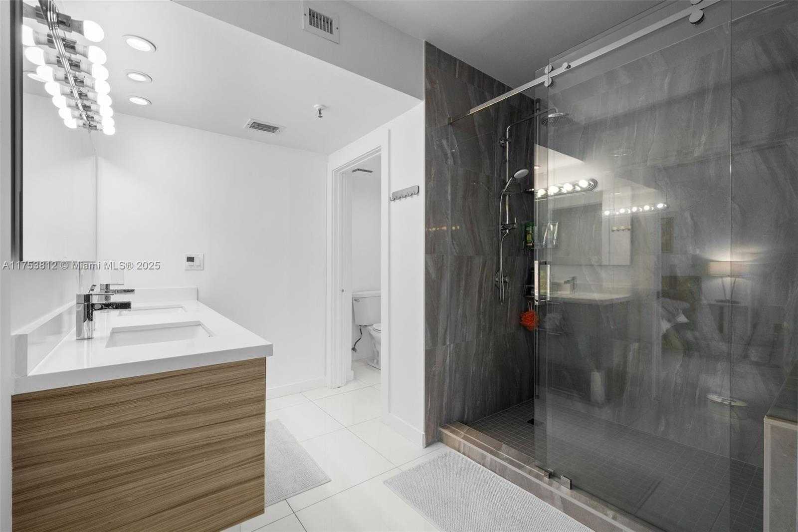 Small Image of 445 POINCIANA DR #1530, Sunny Isles Beach Number 28
