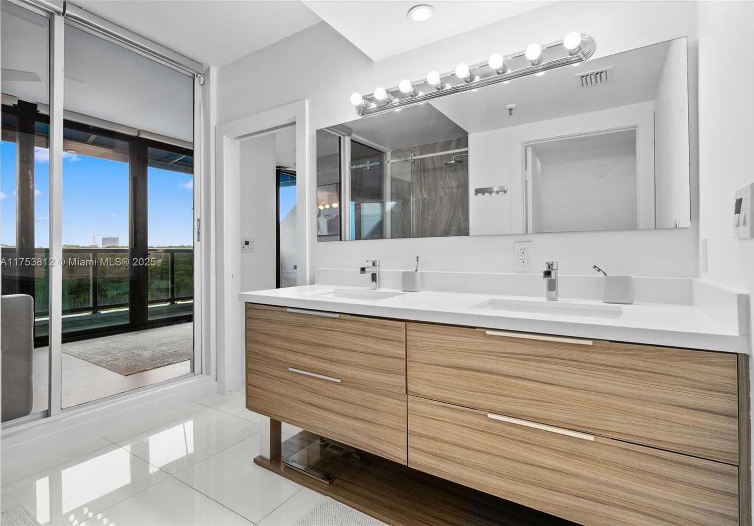 Small Image of 445 POINCIANA DR #1530, Sunny Isles Beach Number 29