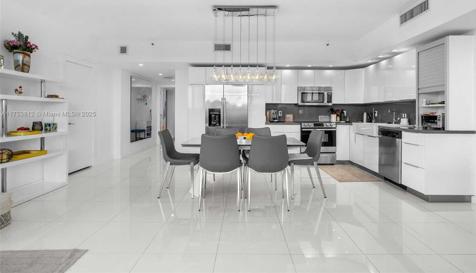 Small Image of 445 POINCIANA DR #1530, Sunny Isles Beach Number 3