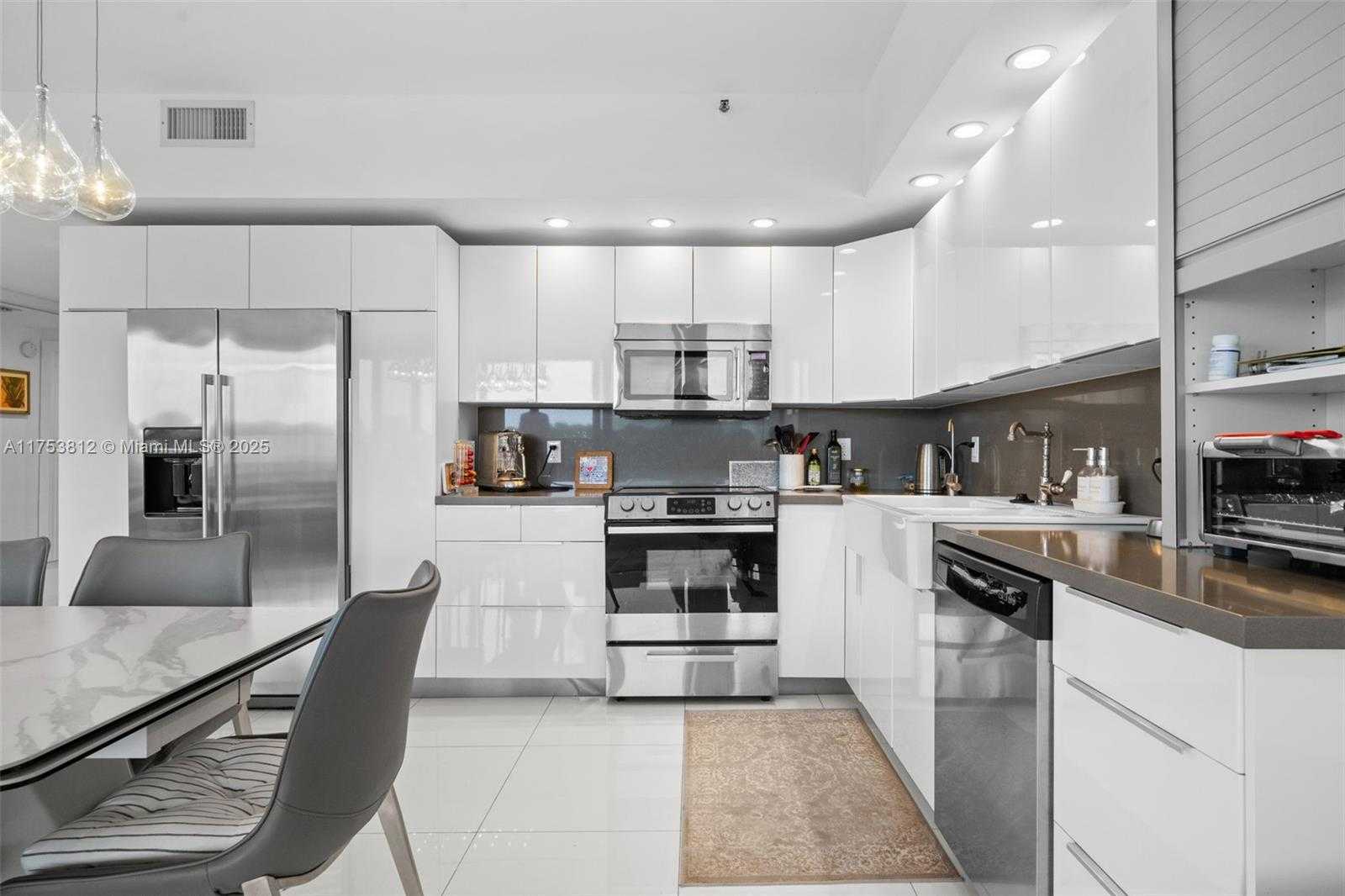 Small Image of 445 POINCIANA DR #1530, Sunny Isles Beach Number 6