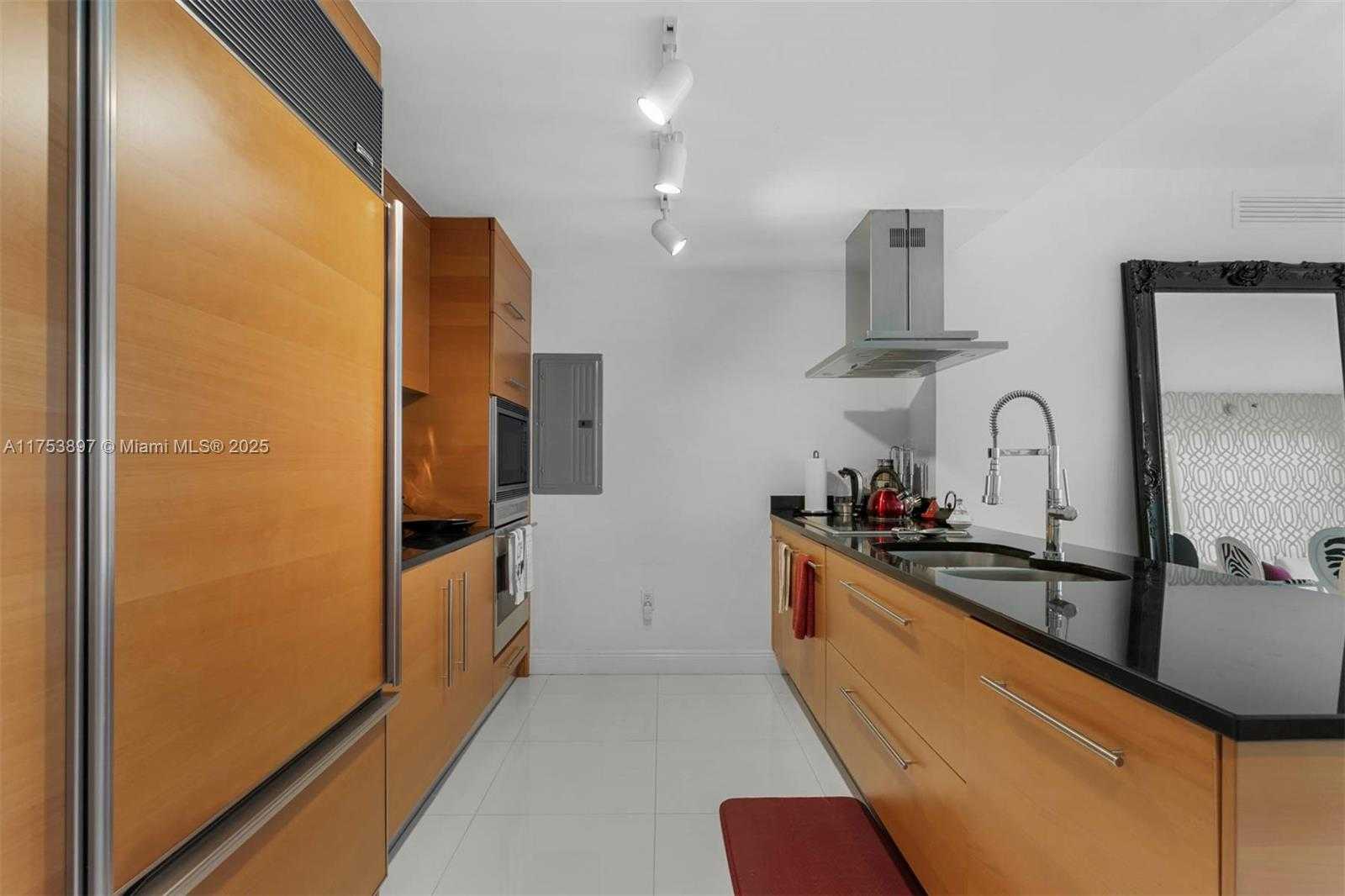 Small Image of 495 BRICKELL AVE #805, Miami Number 2
