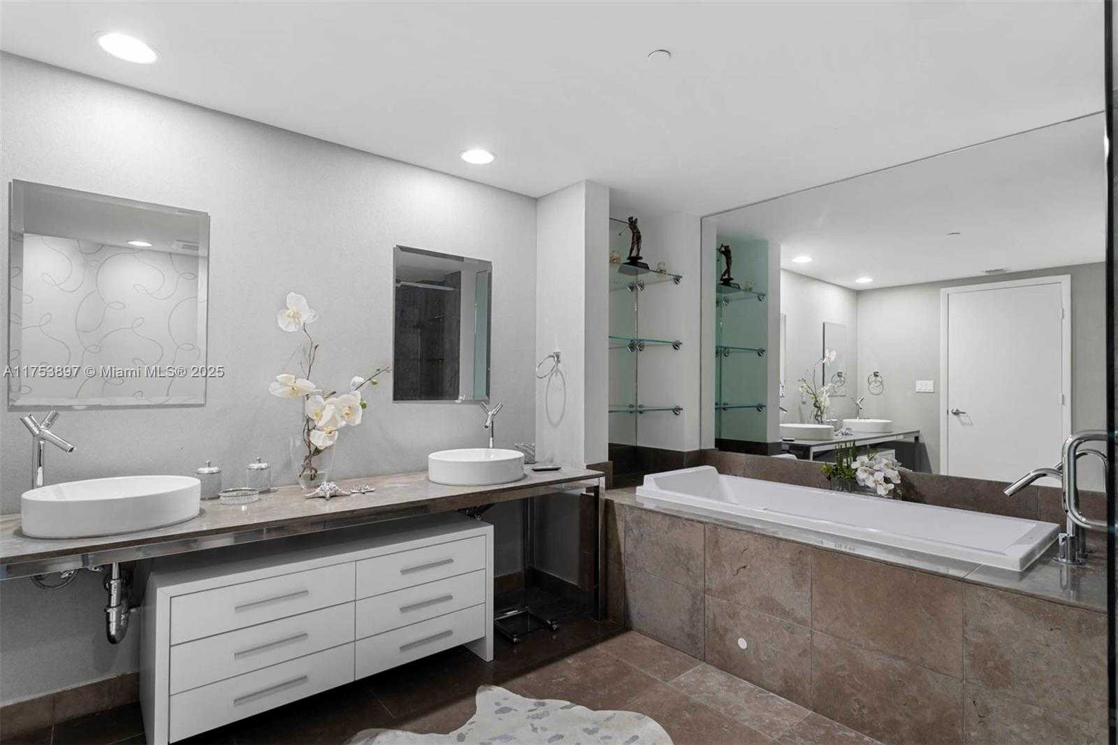 Small Image of 495 BRICKELL AVE #805, Miami Number 21