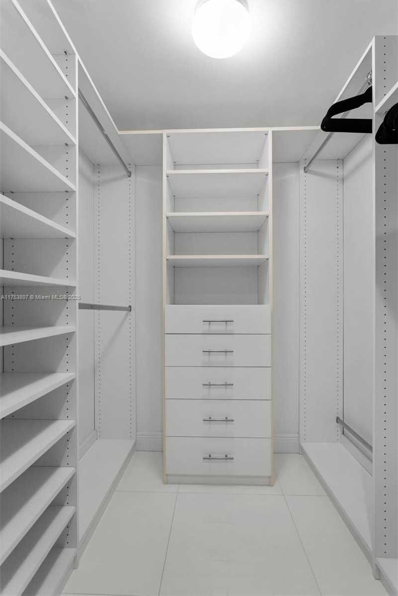 Small Image of 495 BRICKELL AVE #805, Miami Number 22