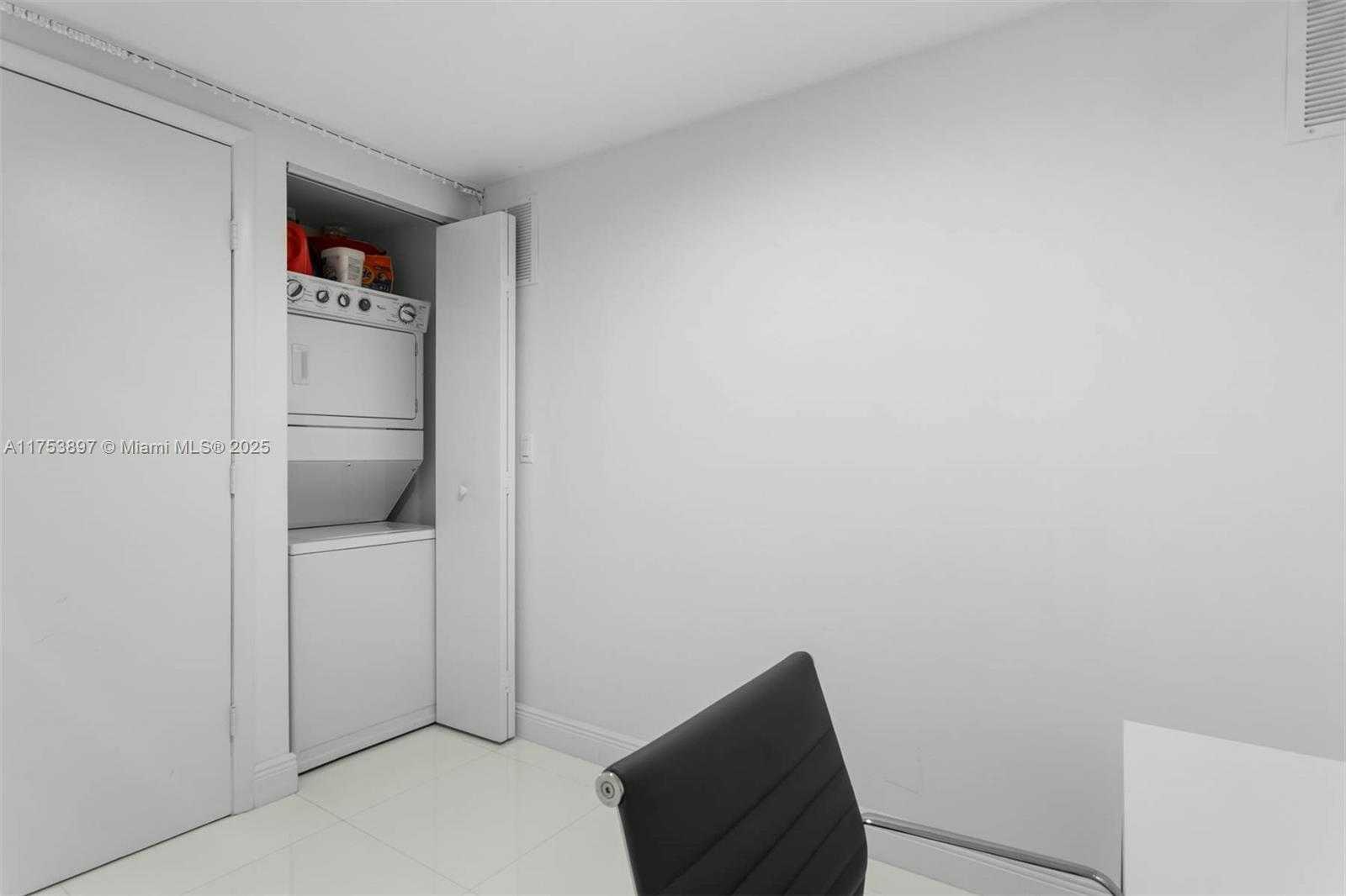 Small Image of 495 BRICKELL AVE #805, Miami Number 25