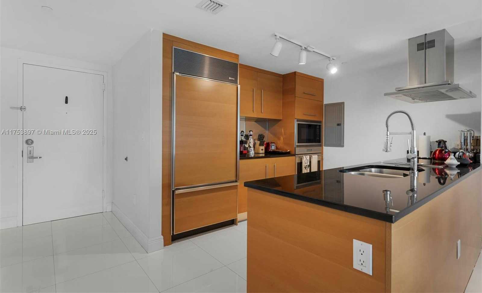 Small Image of 495 BRICKELL AVE #805, Miami Number 3