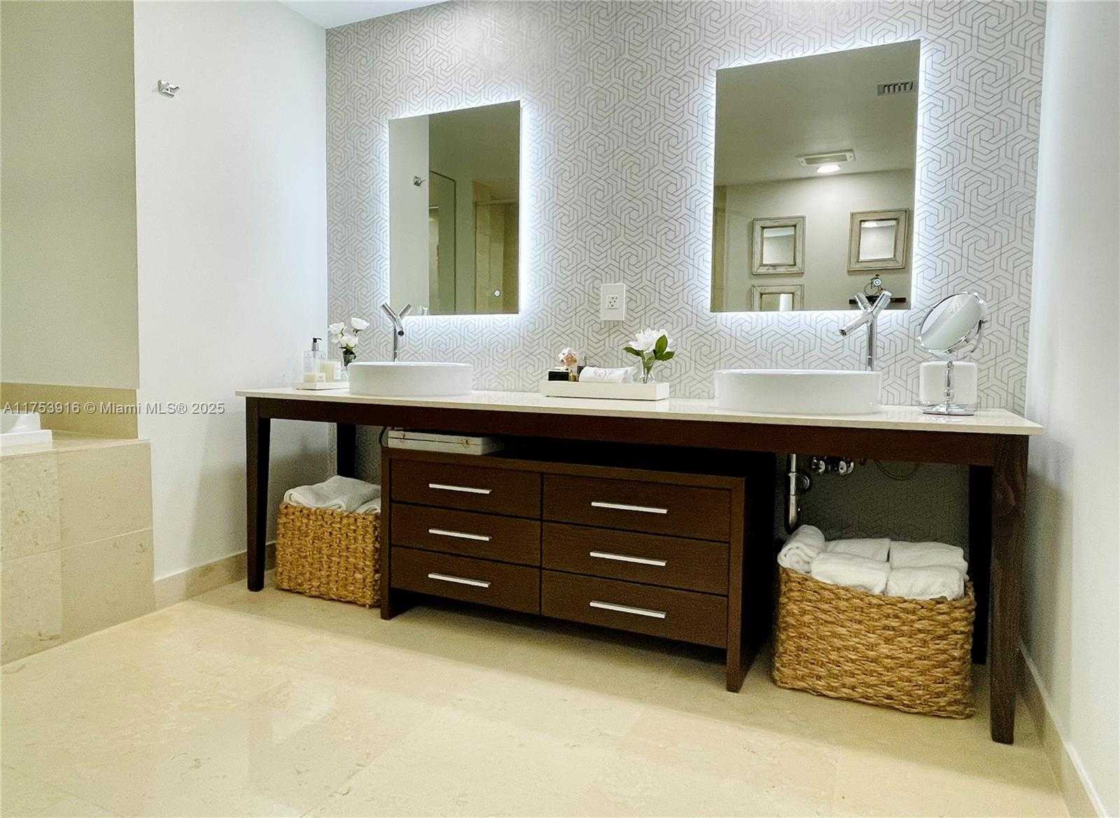 Small Image of 495 BRICKELL AVE #1201, Miami Number 10
