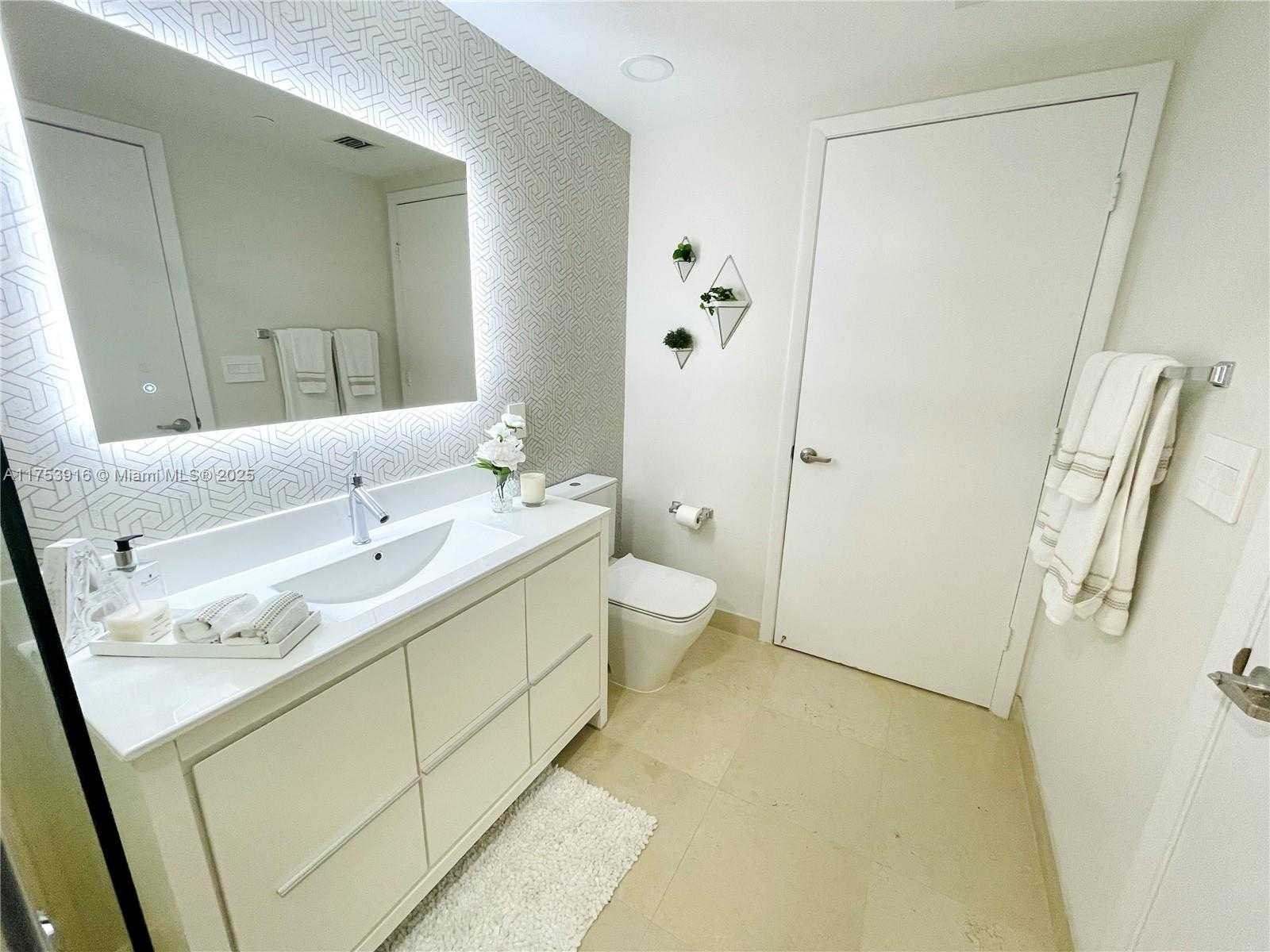 Small Image of 495 BRICKELL AVE #1201, Miami Number 21