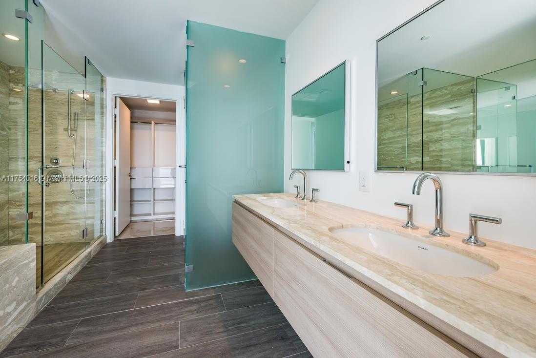 Small Image of 2900 NORTH EAST 7 AVE #2607, Miami Number 13