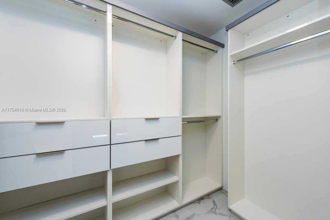 Small Image of 2900 NORTH EAST 7 AVE #2607, Miami Number 16