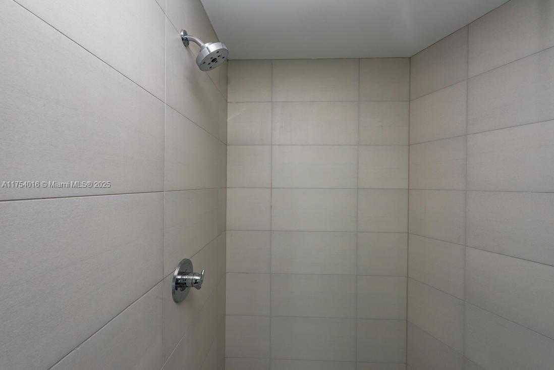 Small Image of 2900 NORTH EAST 7 AVE #2607, Miami Number 22