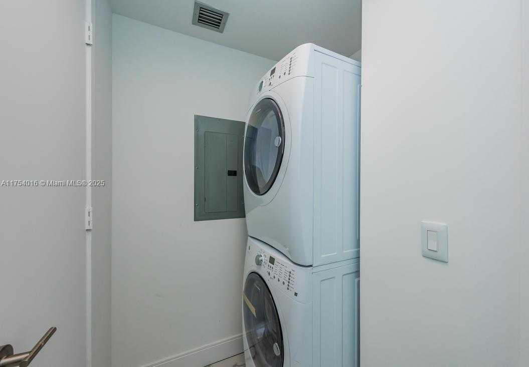 Small Image of 2900 NORTH EAST 7 AVE #2607, Miami Number 24
