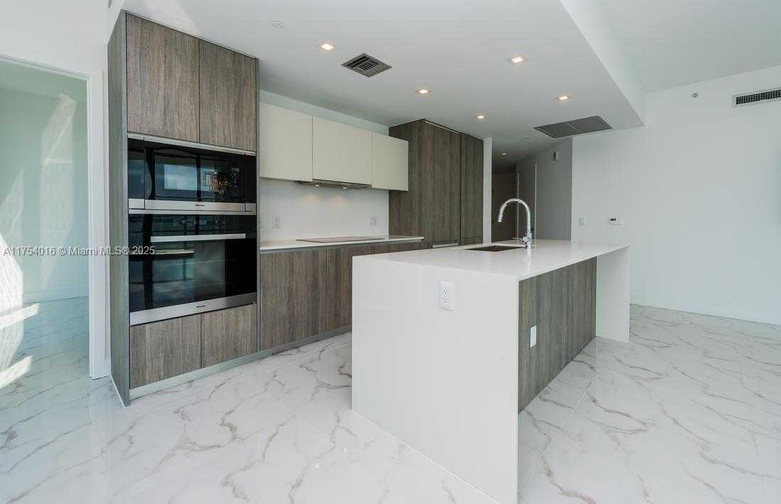 Small Image of 2900 NORTH EAST 7 AVE #2607, Miami Number 9