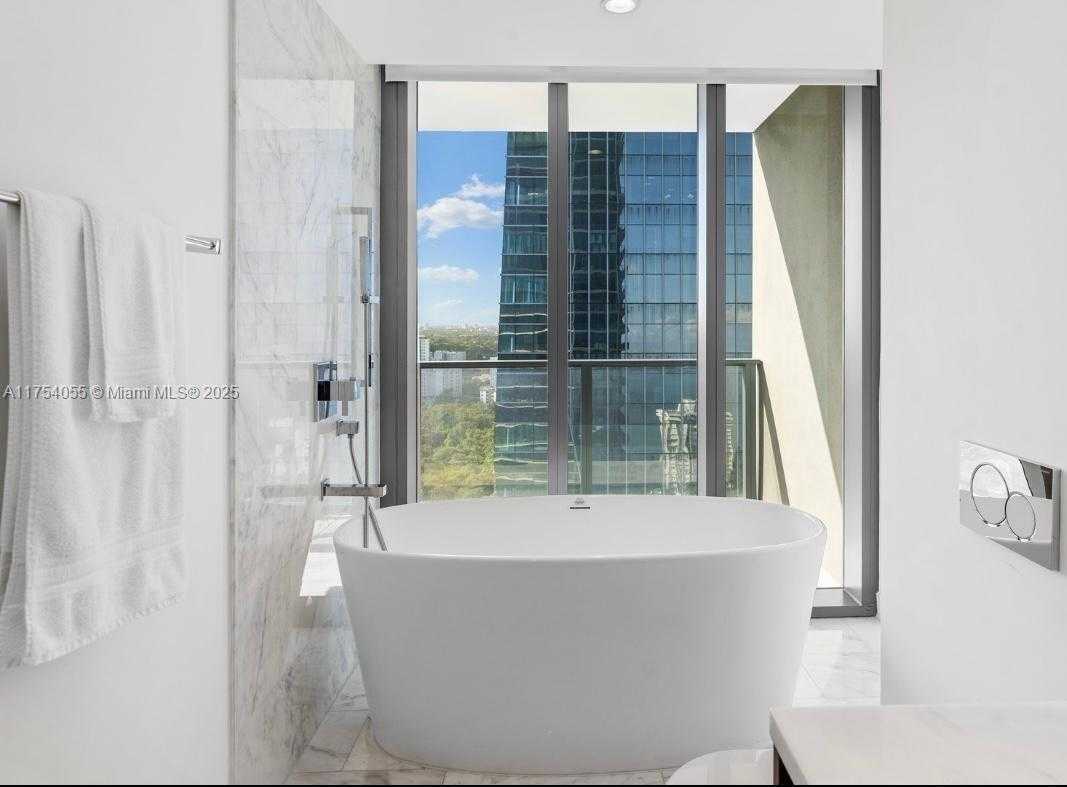 Small Image of 1451 BRICKELL AVE #2505, Miami Number 14