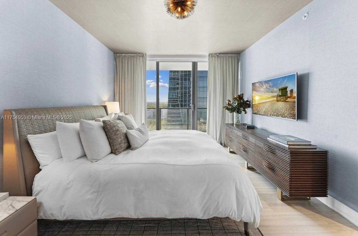 Small Image of 1451 BRICKELL AVE #2505, Miami Number 3
