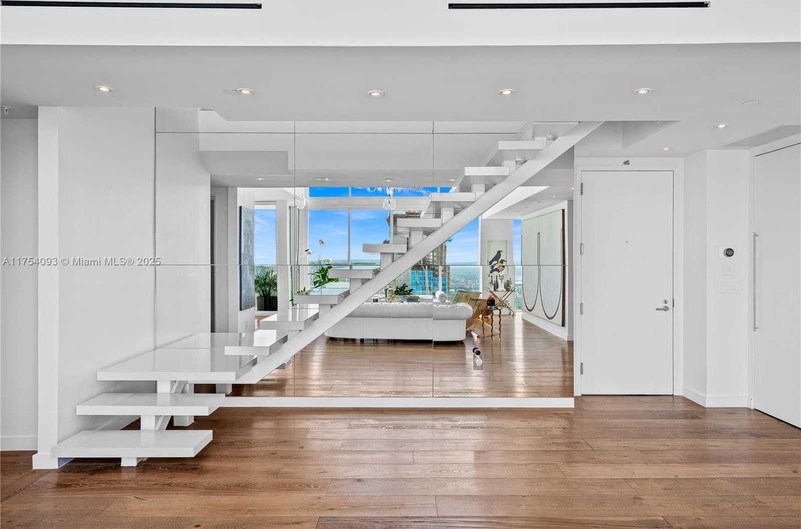 Small Image of 1040 BISCAYNE BLVD #4606, Miami Number 28
