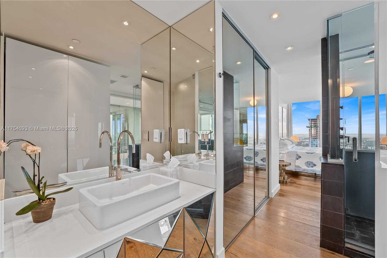 Small Image of 1040 BISCAYNE BLVD #4606, Miami Number 34