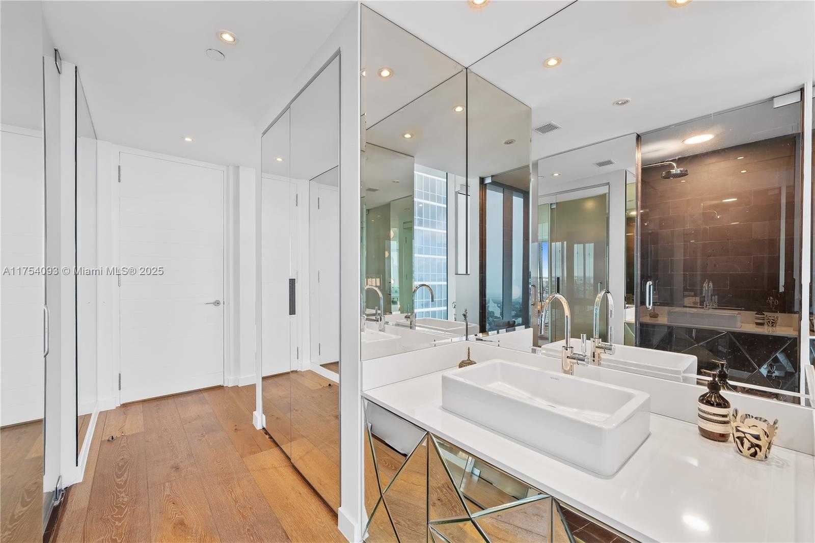 Small Image of 1040 BISCAYNE BLVD #4606, Miami Number 35