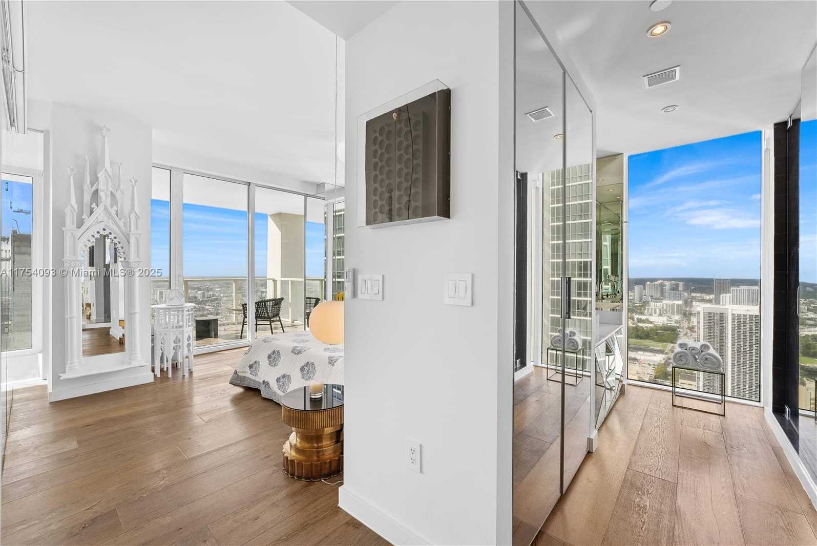 Small Image of 1040 BISCAYNE BLVD #4606, Miami Number 36