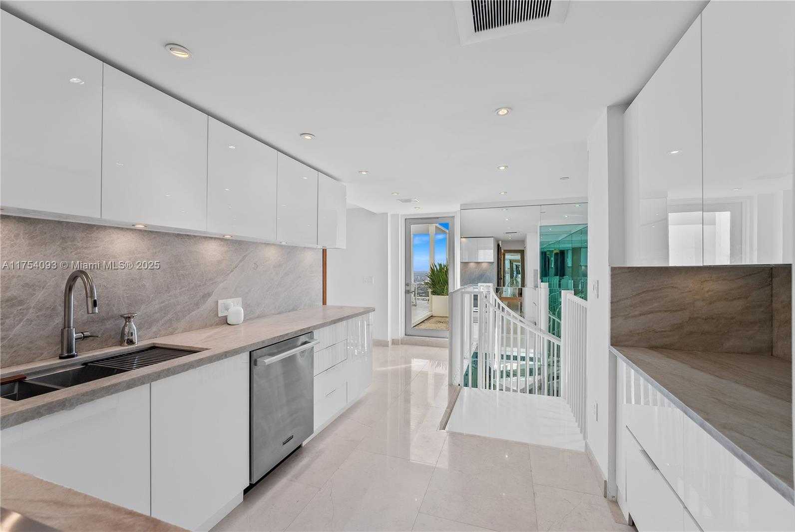 Small Image of 1040 BISCAYNE BLVD #4606, Miami Number 44