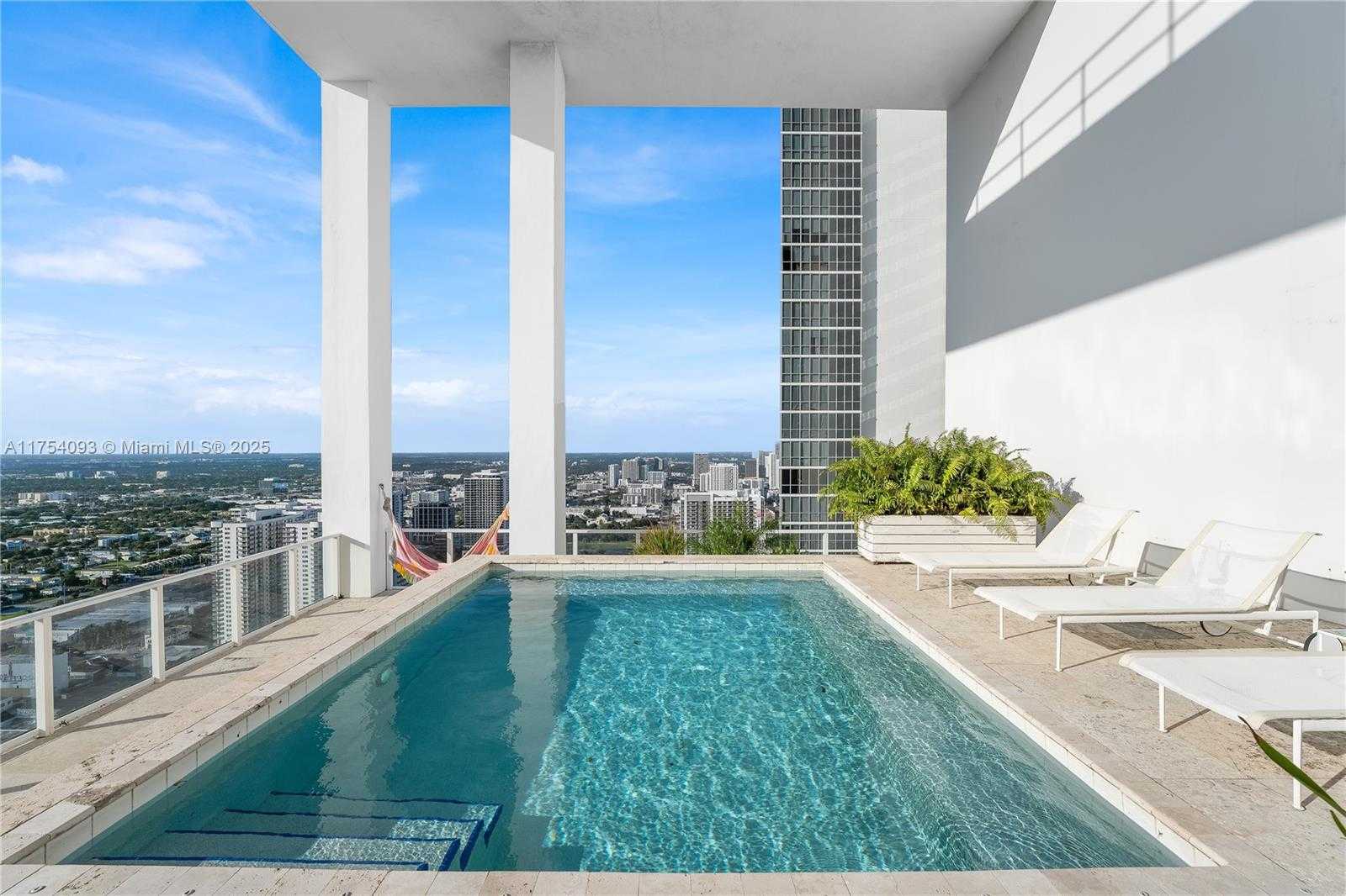 Small Image of 1040 BISCAYNE BLVD #4606, Miami Number 47