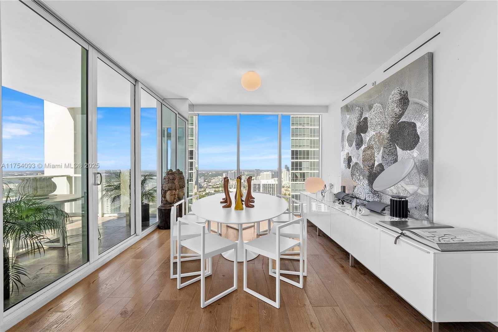 Small Image of 1040 BISCAYNE BLVD #4606, Miami Number 6