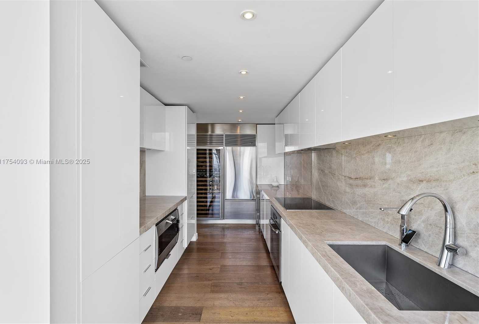 Small Image of 1040 BISCAYNE BLVD #4606, Miami Number 7