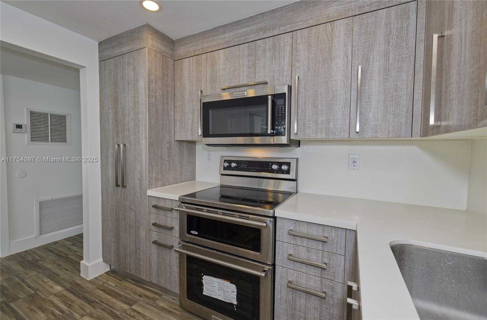 Small Image of 18061 BISCAYNE BLVD #1703, Aventura Number 11