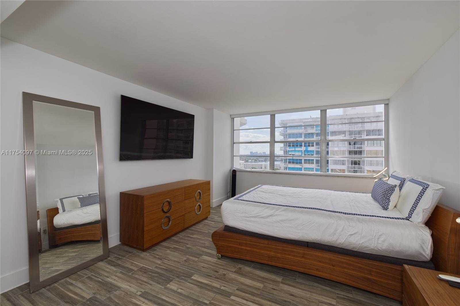 Small Image of 18061 BISCAYNE BLVD #1703, Aventura Number 12