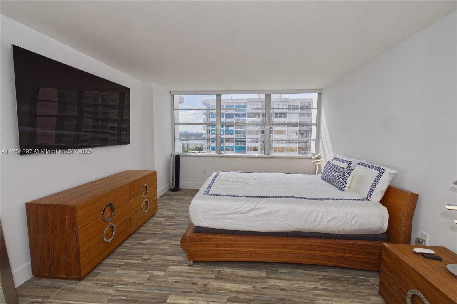 Small Image of 18061 BISCAYNE BLVD #1703, Aventura Number 15